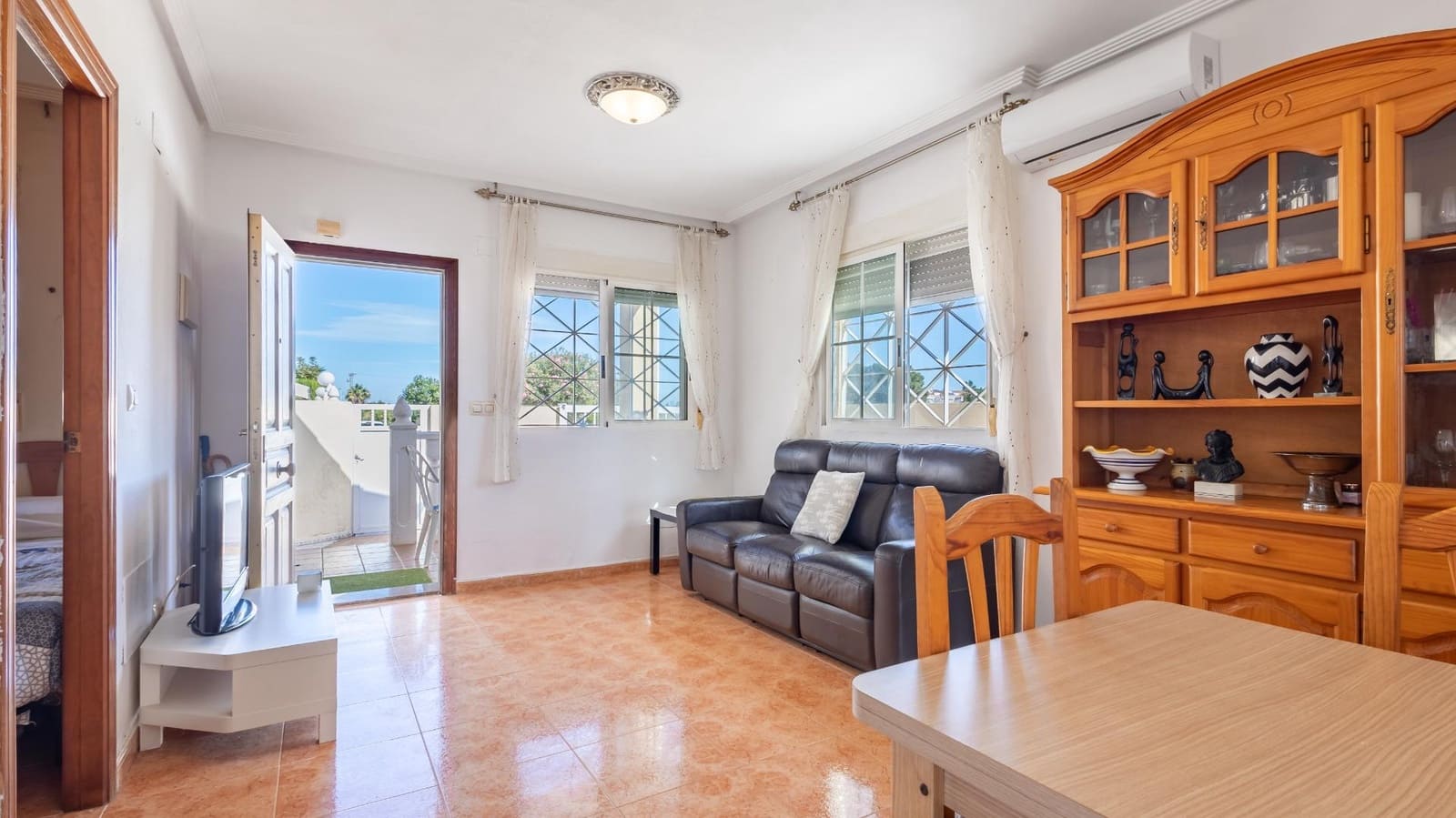 2 bedroom Villa for sale in Torrevieja with pool - € 235,000 (Ref: 9345019)
