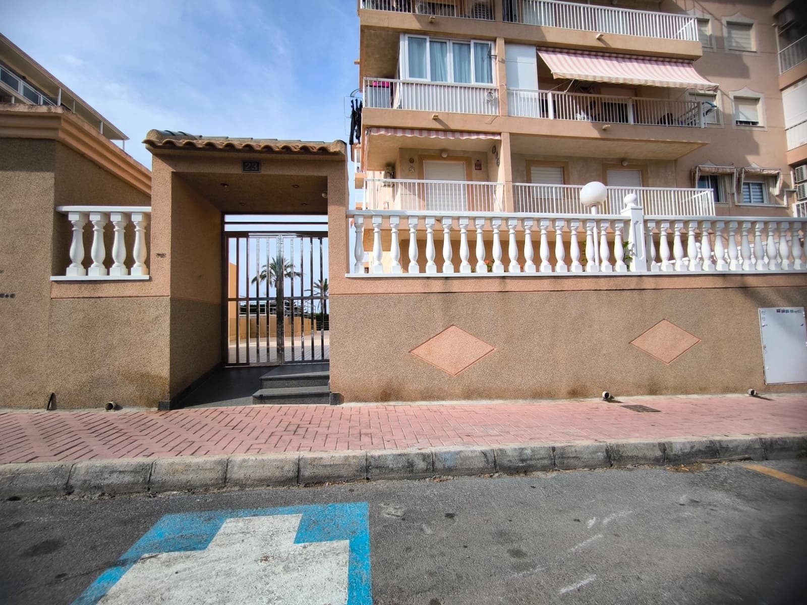 2 slaapkamer Appartement te koop in Punta Prima - € 148.500 (Ref: 9353577)