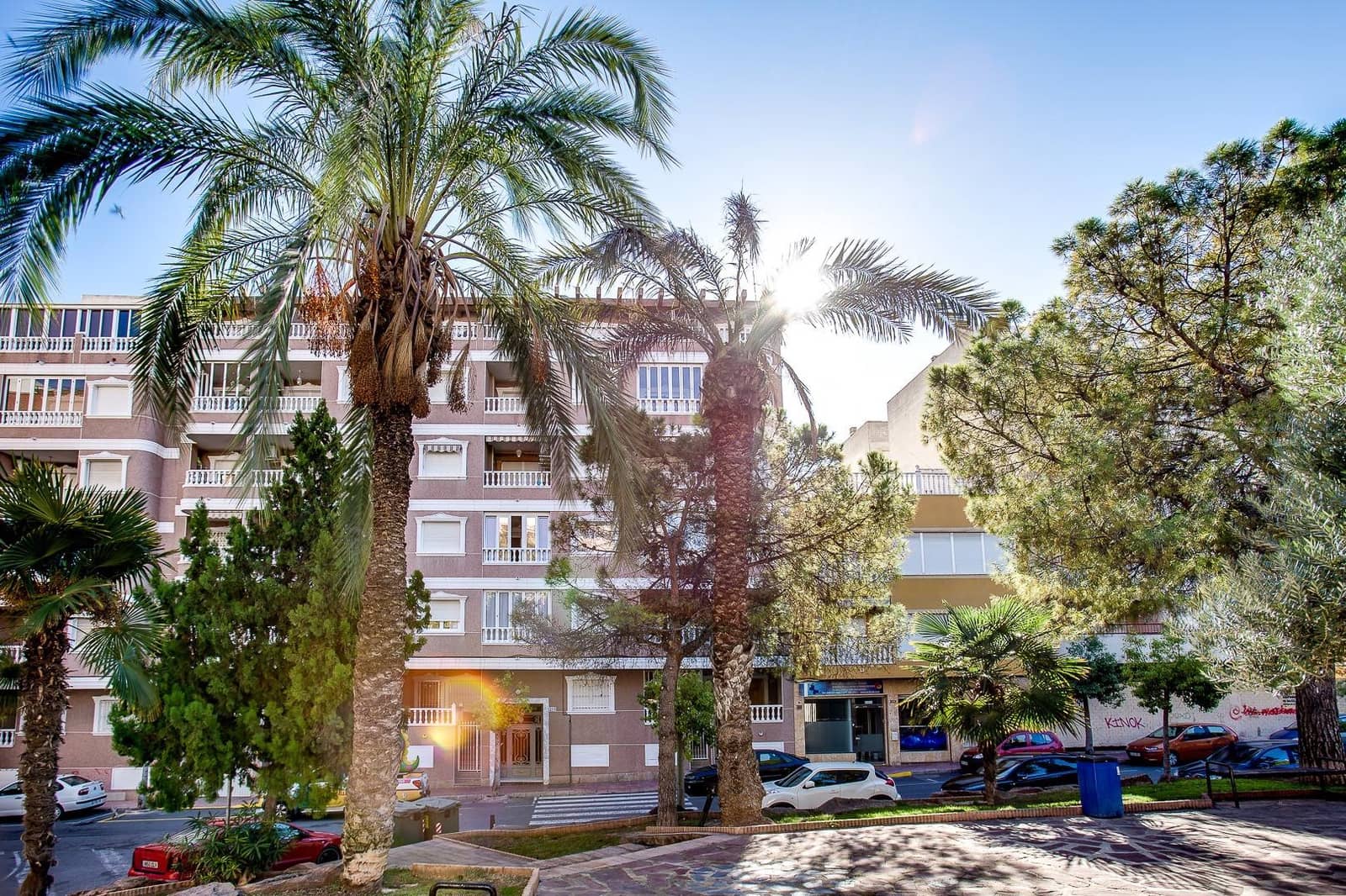 2 bedroom Apartment for sale in Torrevieja - € 127,900 (Ref: 9353580)