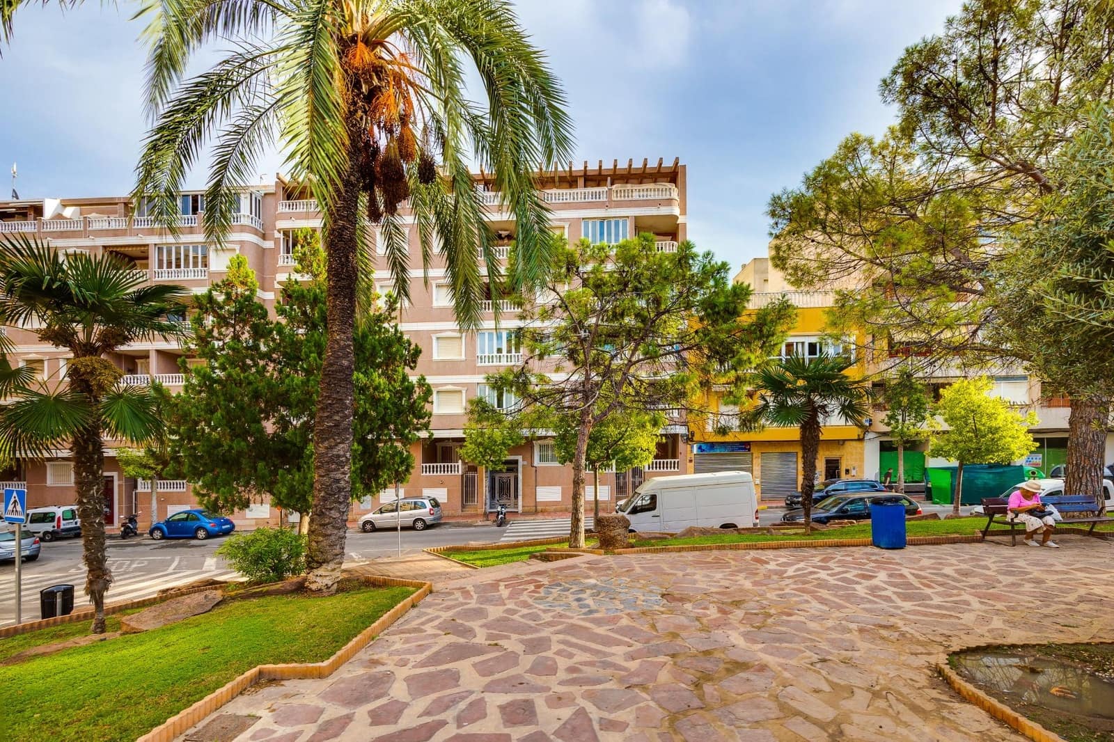 2 bedroom Apartment for sale in Torrevieja - € 127,900 (Ref: 9353580)