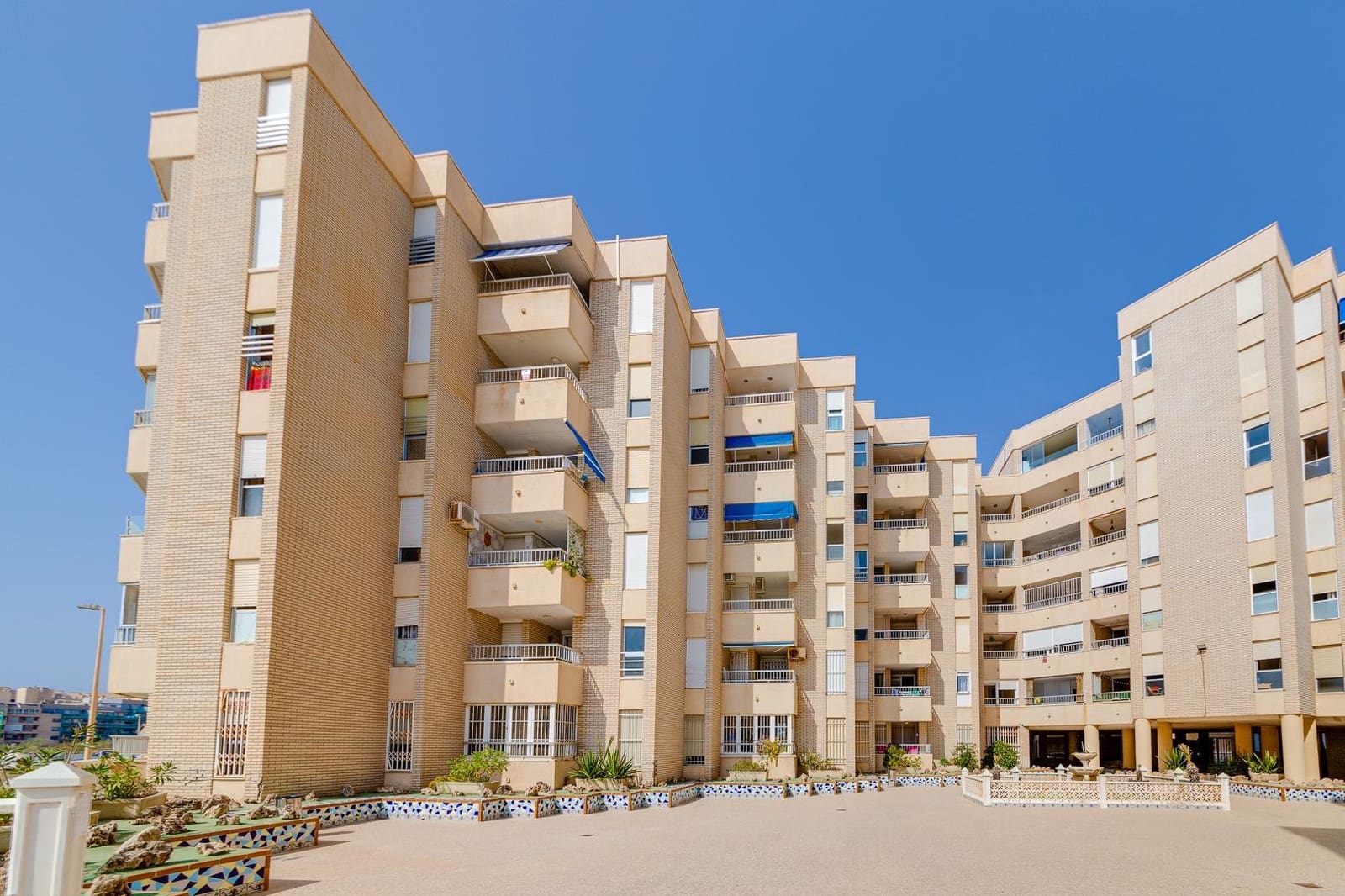 2 makuuhuone Huoneisto myytävänä paikassa Torrevieja - 214 900 € (Ref: 9353581)