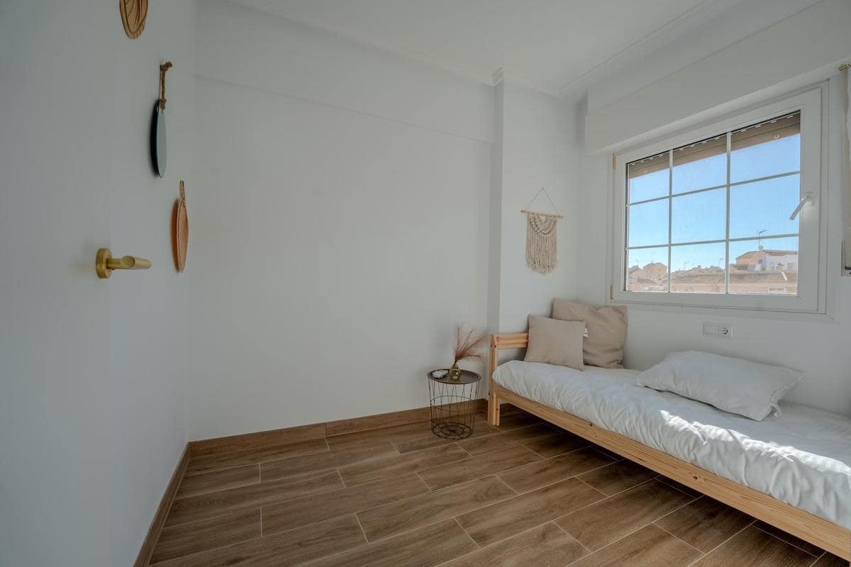 Apartamento de 2 habitaciones en Torrevieja en venta - 199.000 € (Ref: 9403337)
