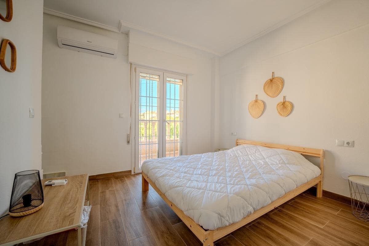 Apartamento de 2 habitaciones en Torrevieja en venta - 199.000 € (Ref: 9403337)