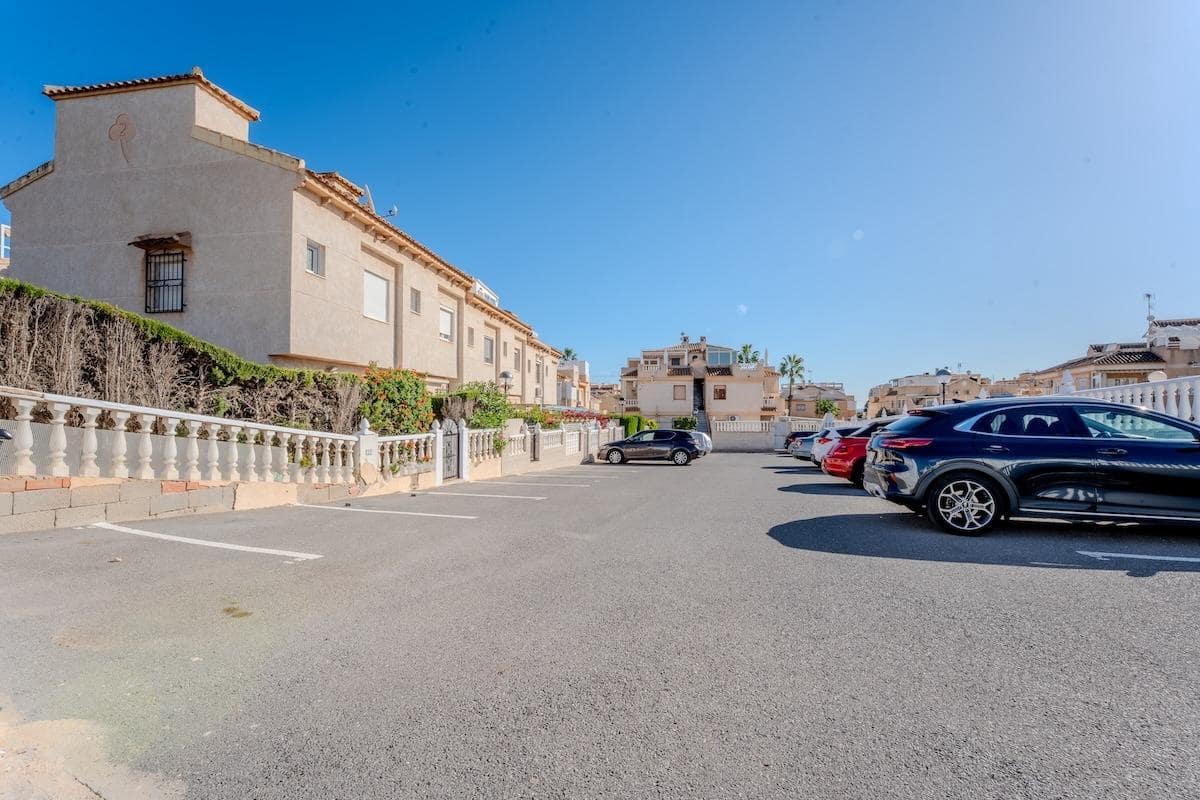 Apartamento de 2 habitaciones en Torrevieja en venta - 199.000 € (Ref: 9403337)