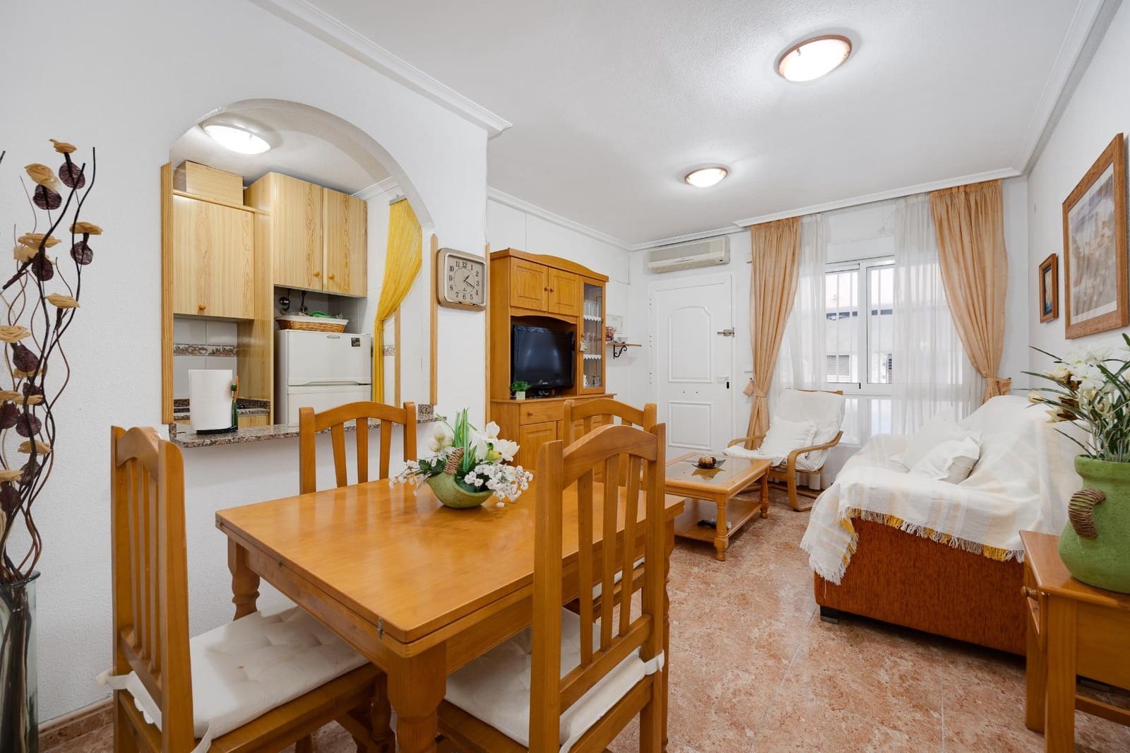 Apartamento de 2 habitaciones en Torrevieja en venta con piscina - 114.900 € (Ref: 9452088)