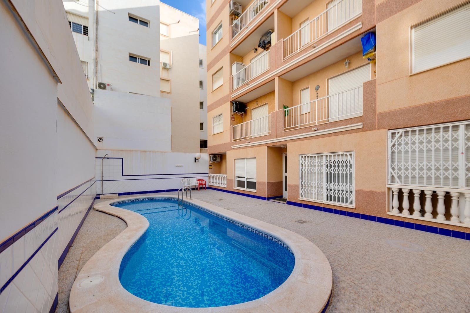 Apartamento de 2 habitaciones en Torrevieja en venta con piscina - 114.900 € (Ref: 9452088)