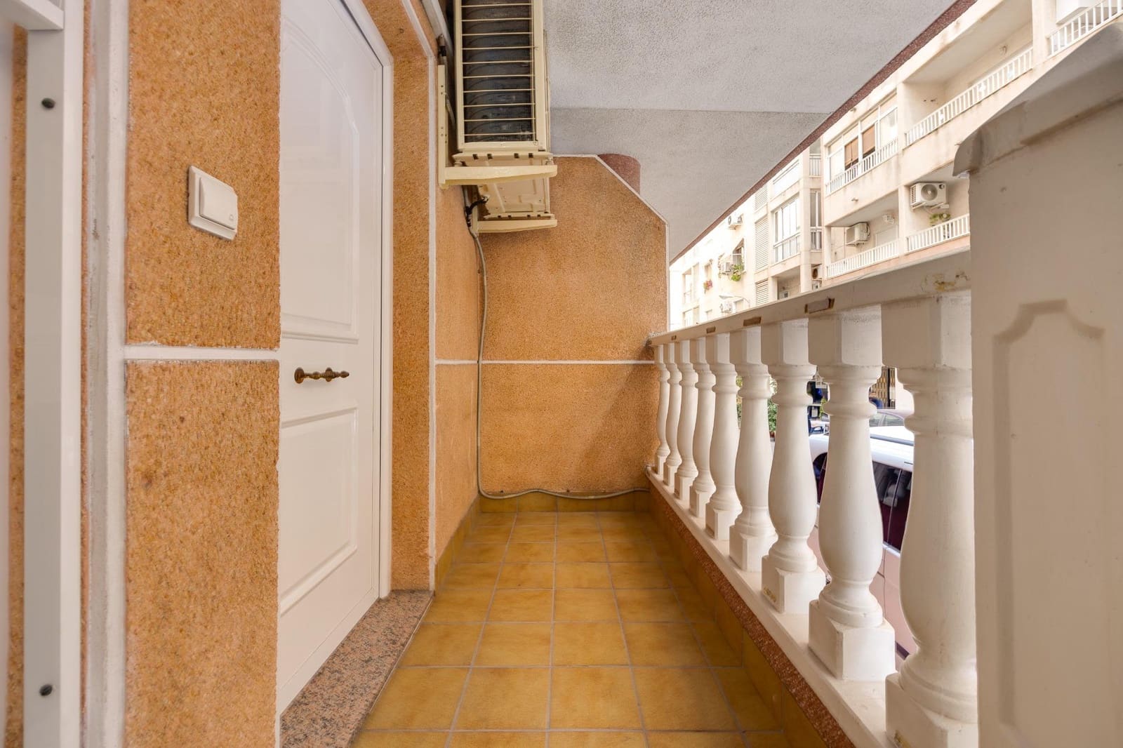 Apartamento de 2 habitaciones en Torrevieja en venta con piscina - 114.900 € (Ref: 9452088)