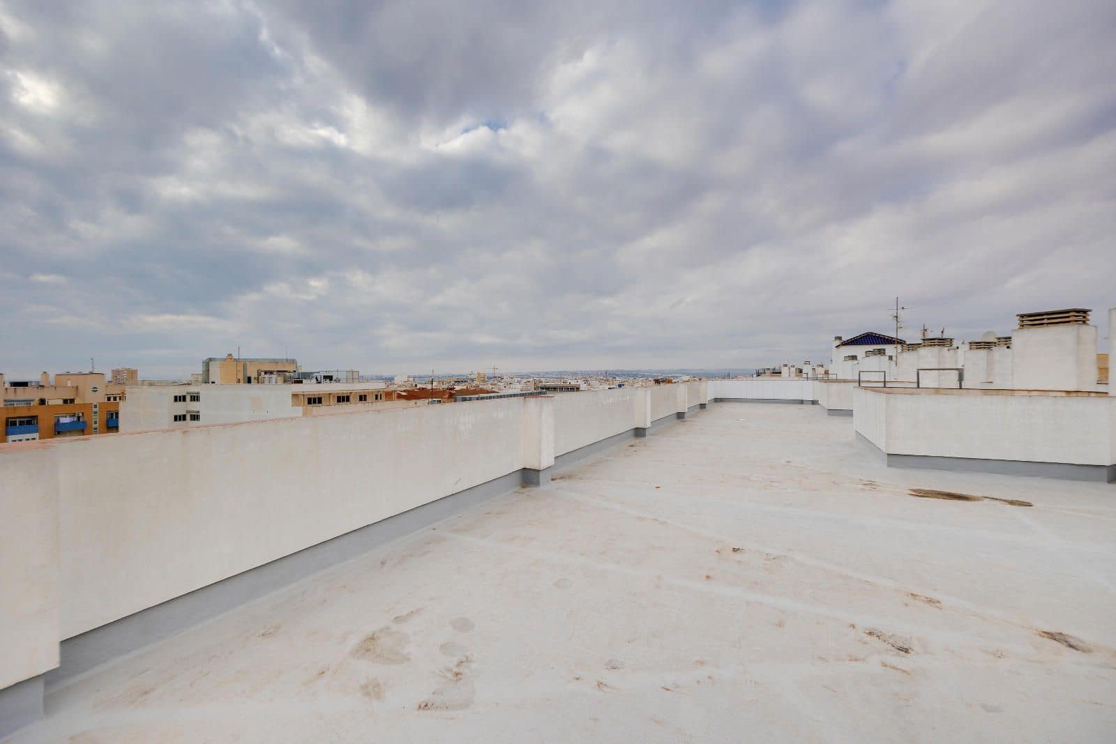 Apartamento de 3 habitaciones en Torrevieja en venta con piscina garaje - 159.969 € (Ref: 9494586)