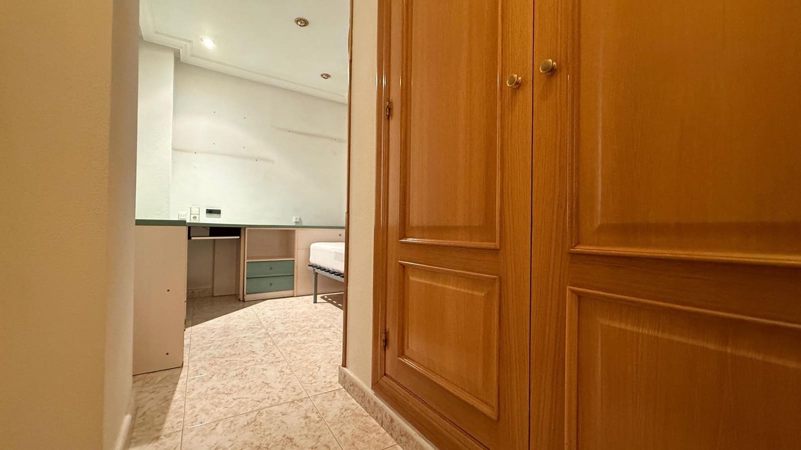 4 bedroom Flat for sale in Torrevieja - € 230,000 (Ref: 9494587)