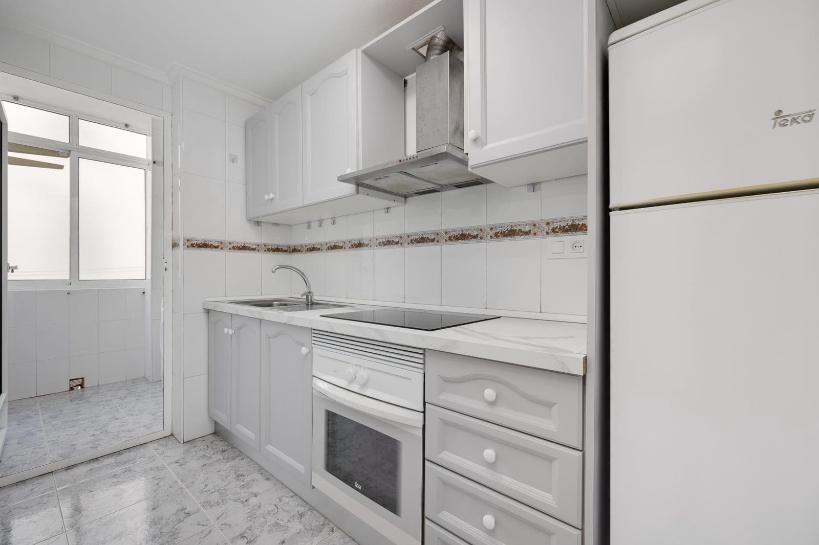 2 makuuhuone Huoneisto myytävänä paikassa Torrevieja mukana uima-altaan - 148 470 € (Ref: 9497683)