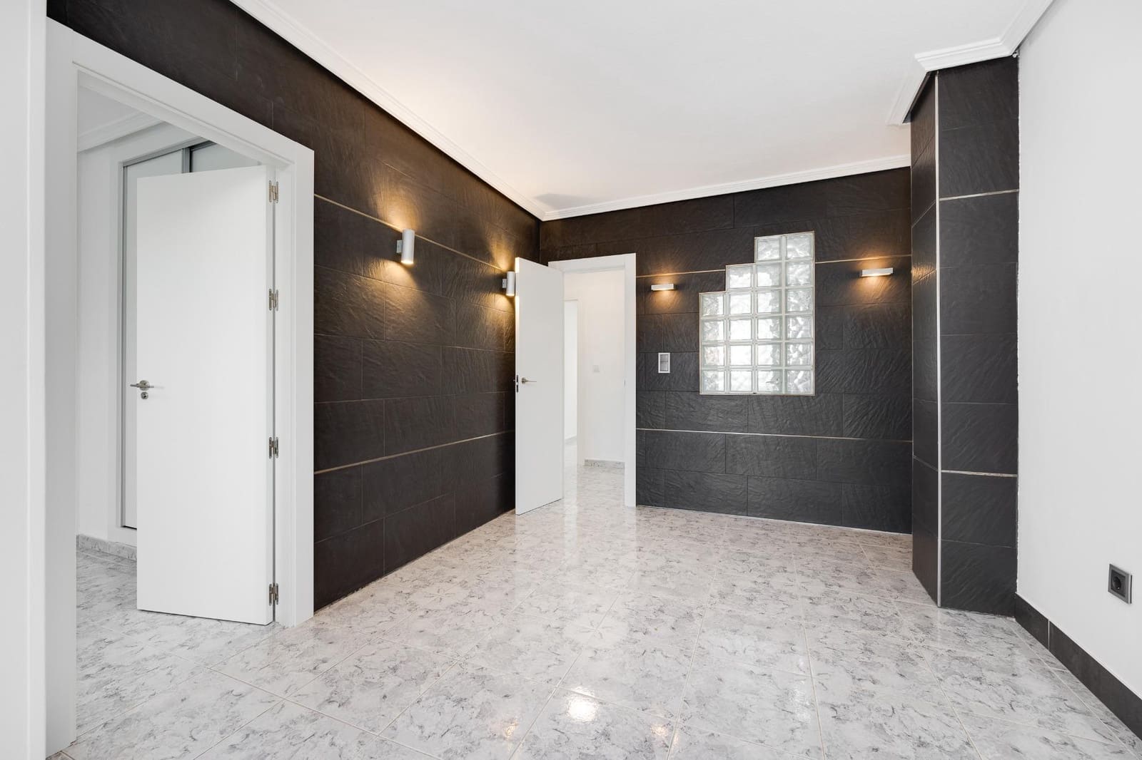 2 makuuhuone Huoneisto myytävänä paikassa Torrevieja mukana uima-altaan - 148 470 € (Ref: 9497683)