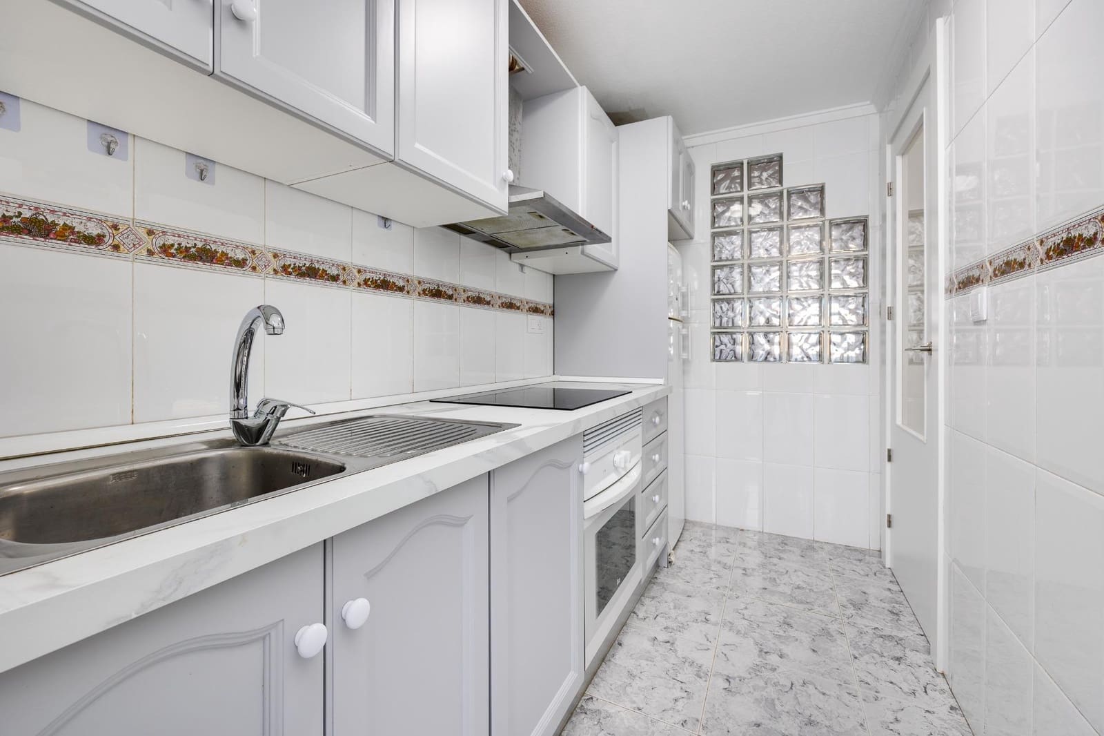 2 makuuhuone Huoneisto myytävänä paikassa Torrevieja mukana uima-altaan - 148 470 € (Ref: 9497683)