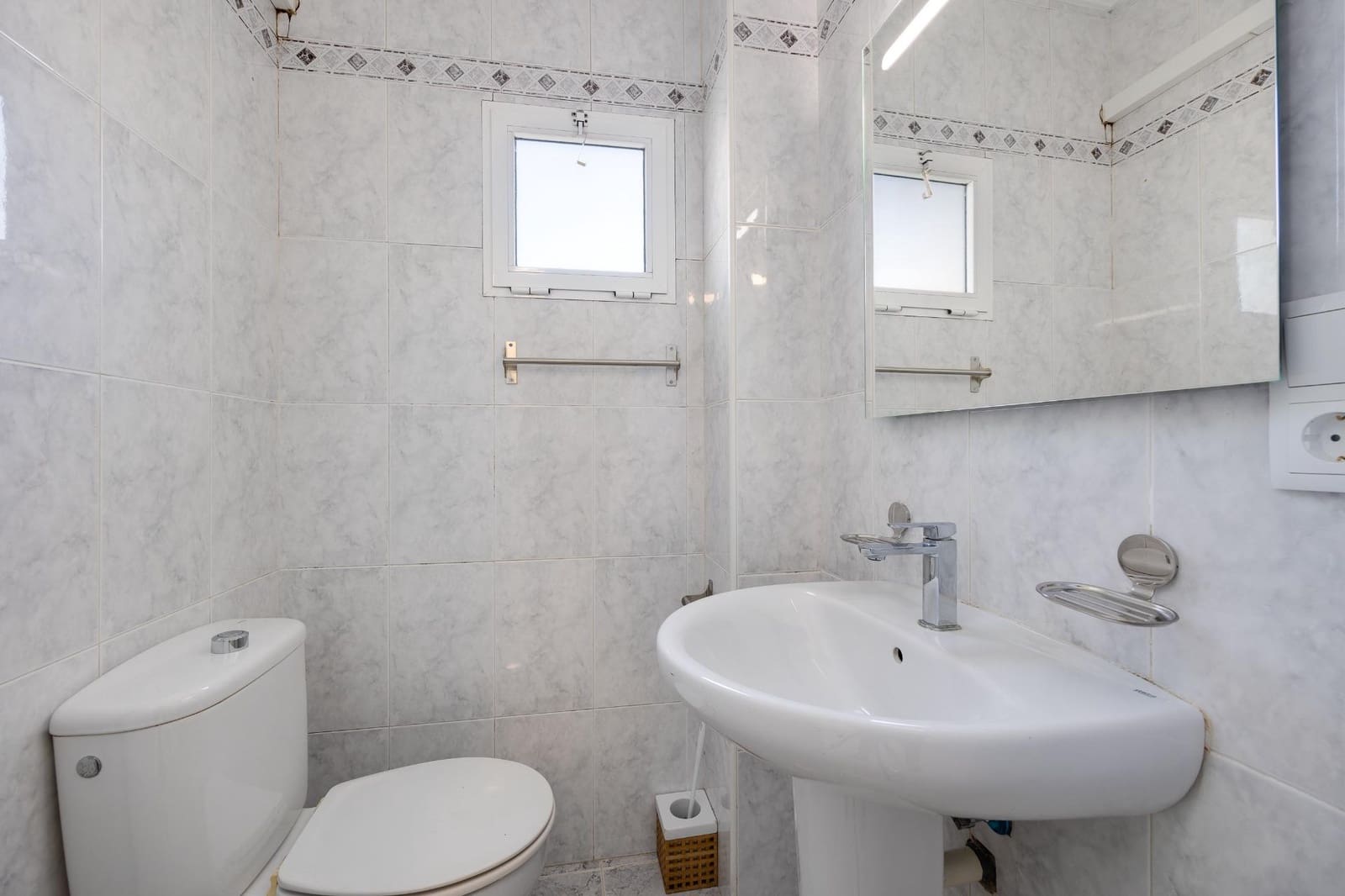 2 makuuhuone Huoneisto myytävänä paikassa Torrevieja mukana uima-altaan - 148 470 € (Ref: 9497683)