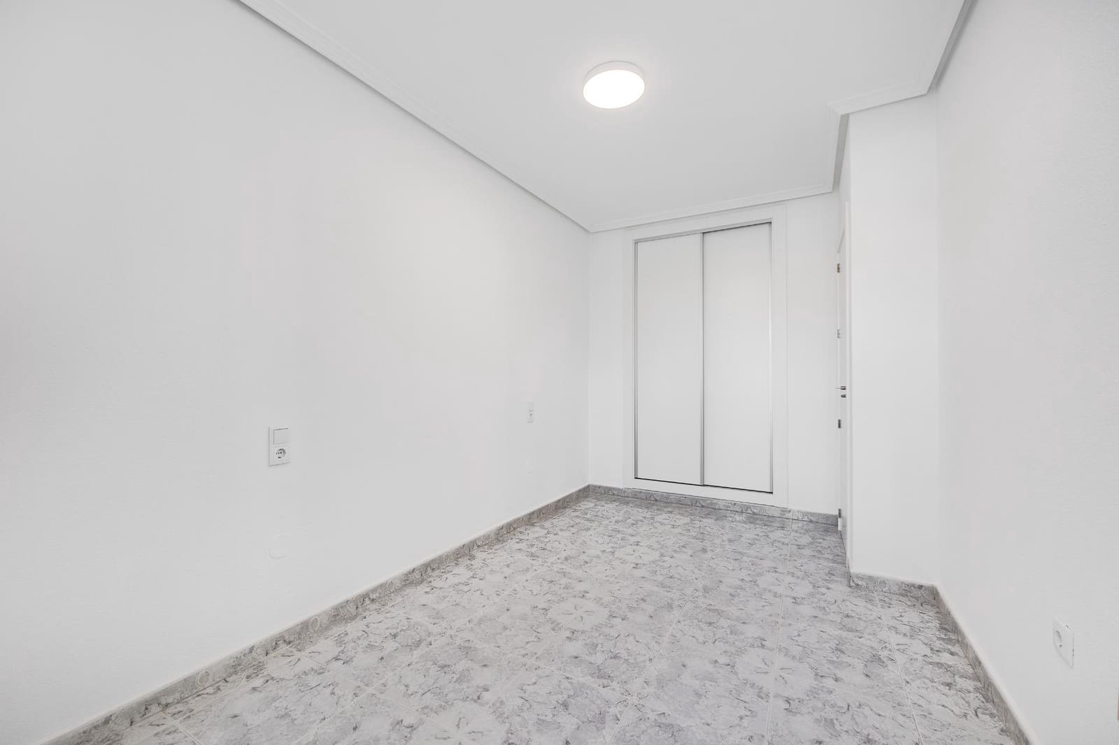 2 makuuhuone Huoneisto myytävänä paikassa Torrevieja mukana uima-altaan - 148 470 € (Ref: 9497683)