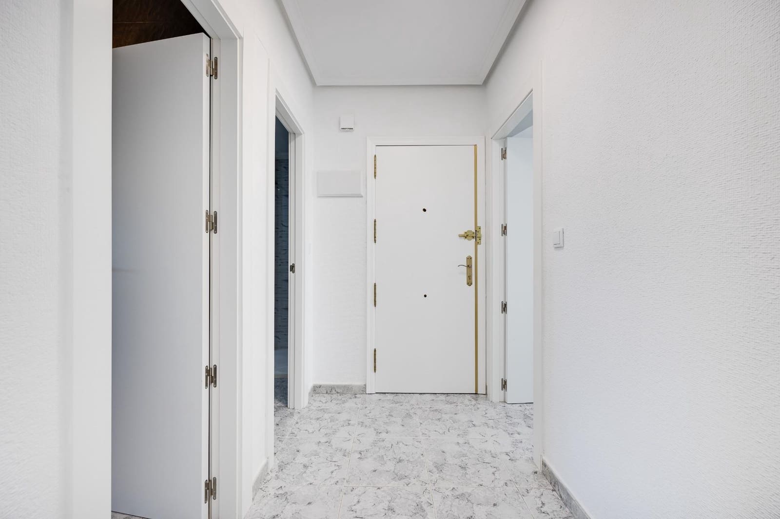 2 makuuhuone Huoneisto myytävänä paikassa Torrevieja mukana uima-altaan - 148 470 € (Ref: 9497683)