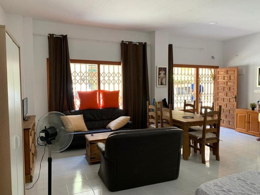 Studio na sprzedaż w Torrevieja - 78 500 € (Ref: 9527650)