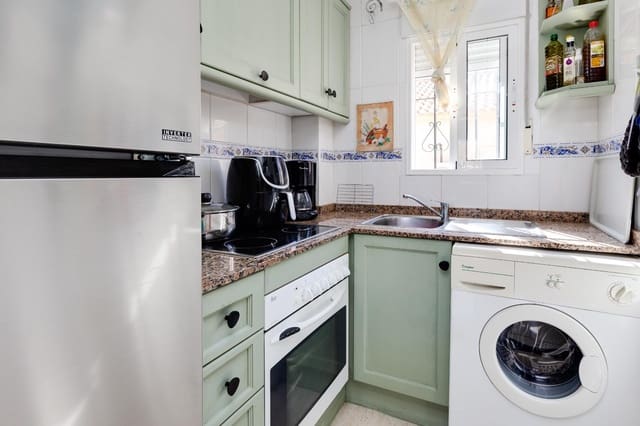 Bungalow de 2 habitaciones en Aguas Nuevas, Torrevieja en venta con piscina - 124.560 € (Ref: 9541068)