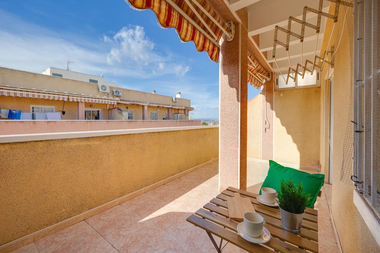 2 soveværelse Penthouse til salg i Torrevieja med swimmingpool garage - € 134.900 (Ref: 9551441)