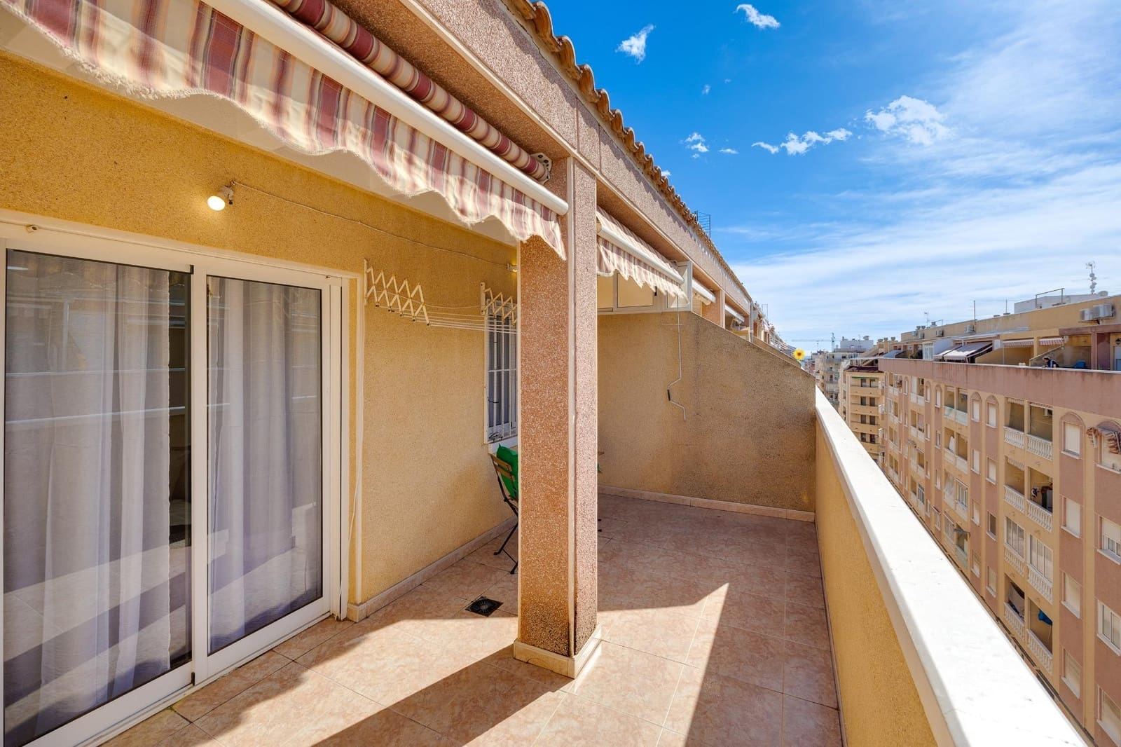 2 soveværelse Penthouse til salg i Torrevieja med swimmingpool garage - € 134.900 (Ref: 9551441)