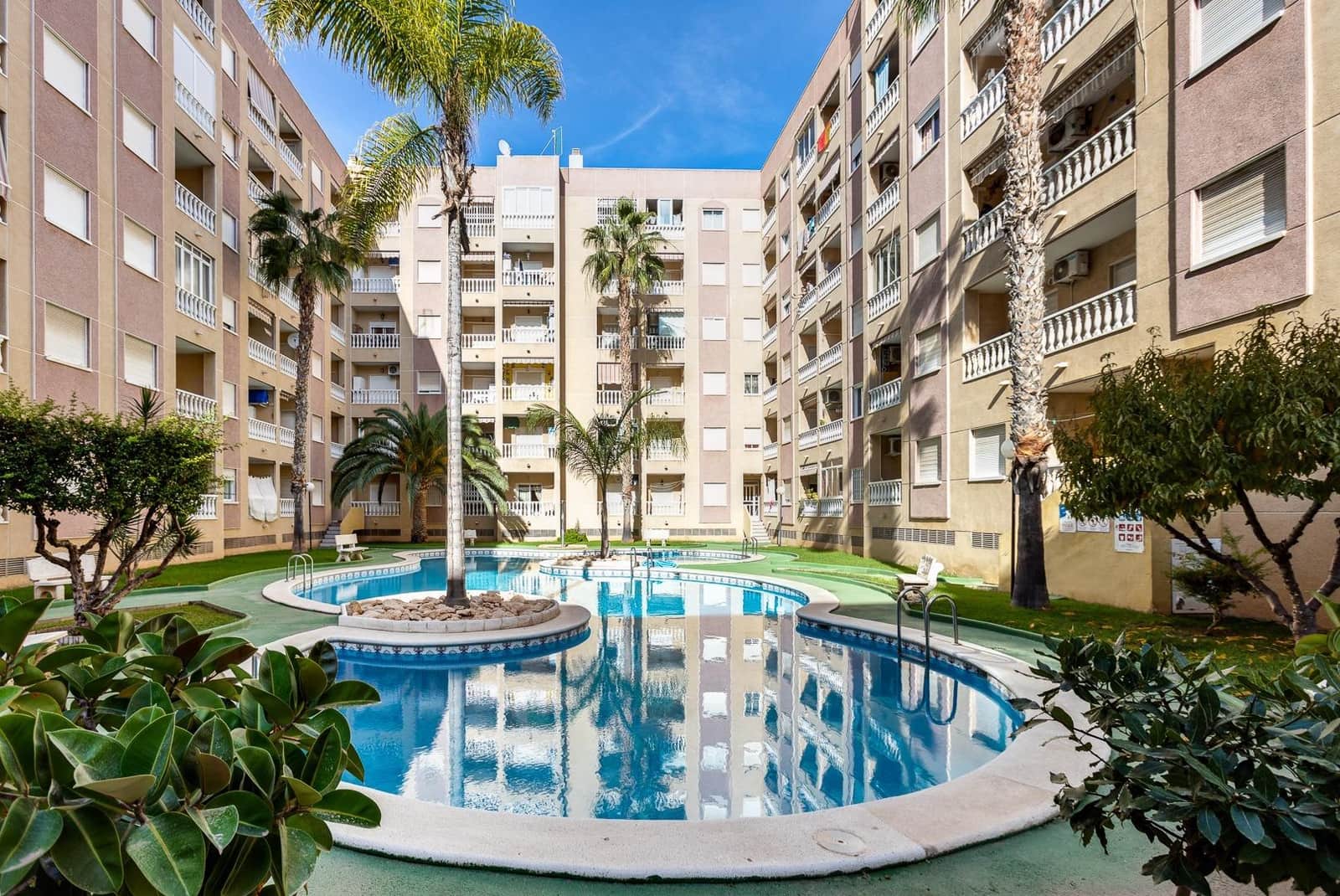 2 soveværelse Penthouse til salg i Torrevieja med swimmingpool garage - € 134.900 (Ref: 9551441)