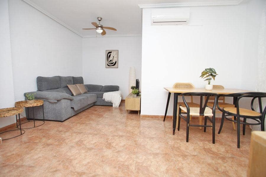 Apartamento de 2 habitaciones en Torrevieja en venta - 145.000 € (Ref: 9574584)