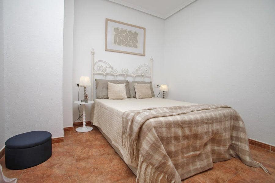 Apartamento de 2 habitaciones en Torrevieja en venta - 145.000 € (Ref: 9574584)