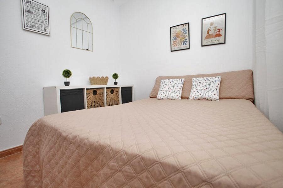 Apartamento de 2 habitaciones en Torrevieja en venta - 145.000 € (Ref: 9574584)