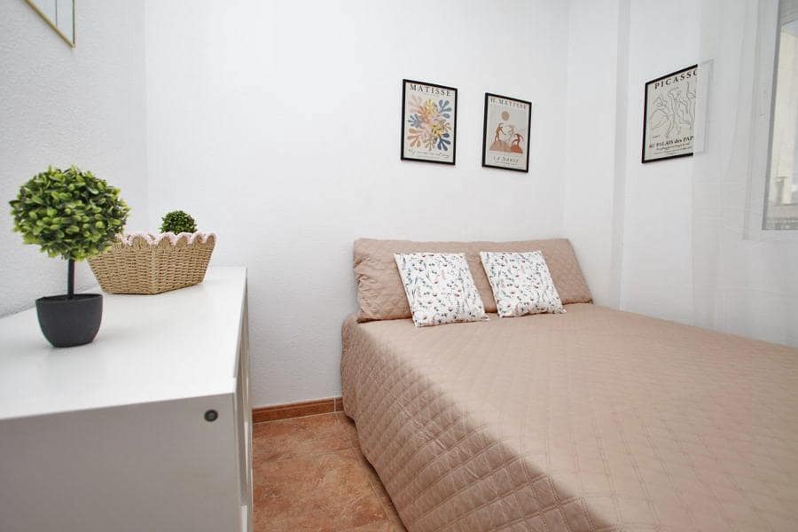 Apartamento de 2 habitaciones en Torrevieja en venta - 145.000 € (Ref: 9574584)