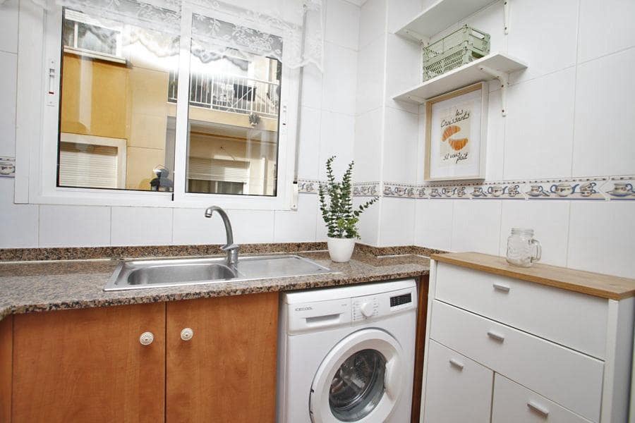 Apartamento de 2 habitaciones en Torrevieja en venta - 145.000 € (Ref: 9574584)