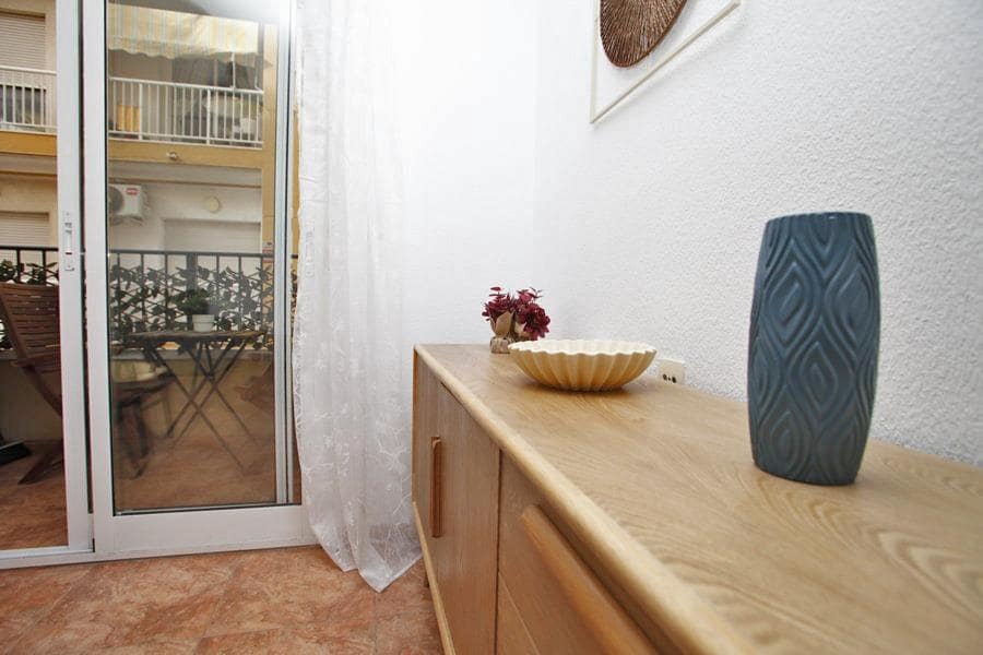 Apartamento de 2 habitaciones en Torrevieja en venta - 145.000 € (Ref: 9574584)