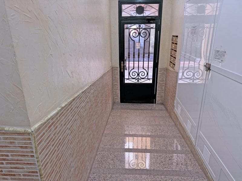 Apartamento de 2 habitaciones en Torrevieja en venta - 145.000 € (Ref: 9574584)