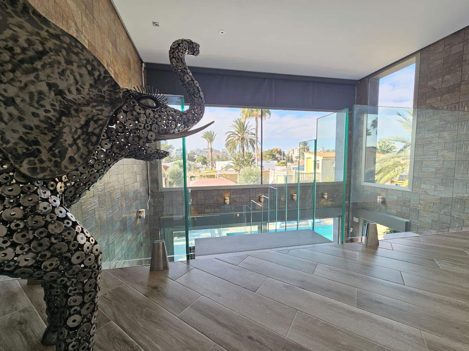 3 makuuhuone Huvila myytävänä paikassa Torrevieja mukana uima-altaan 
autotalli - 690 000 € (Ref: 9591227)