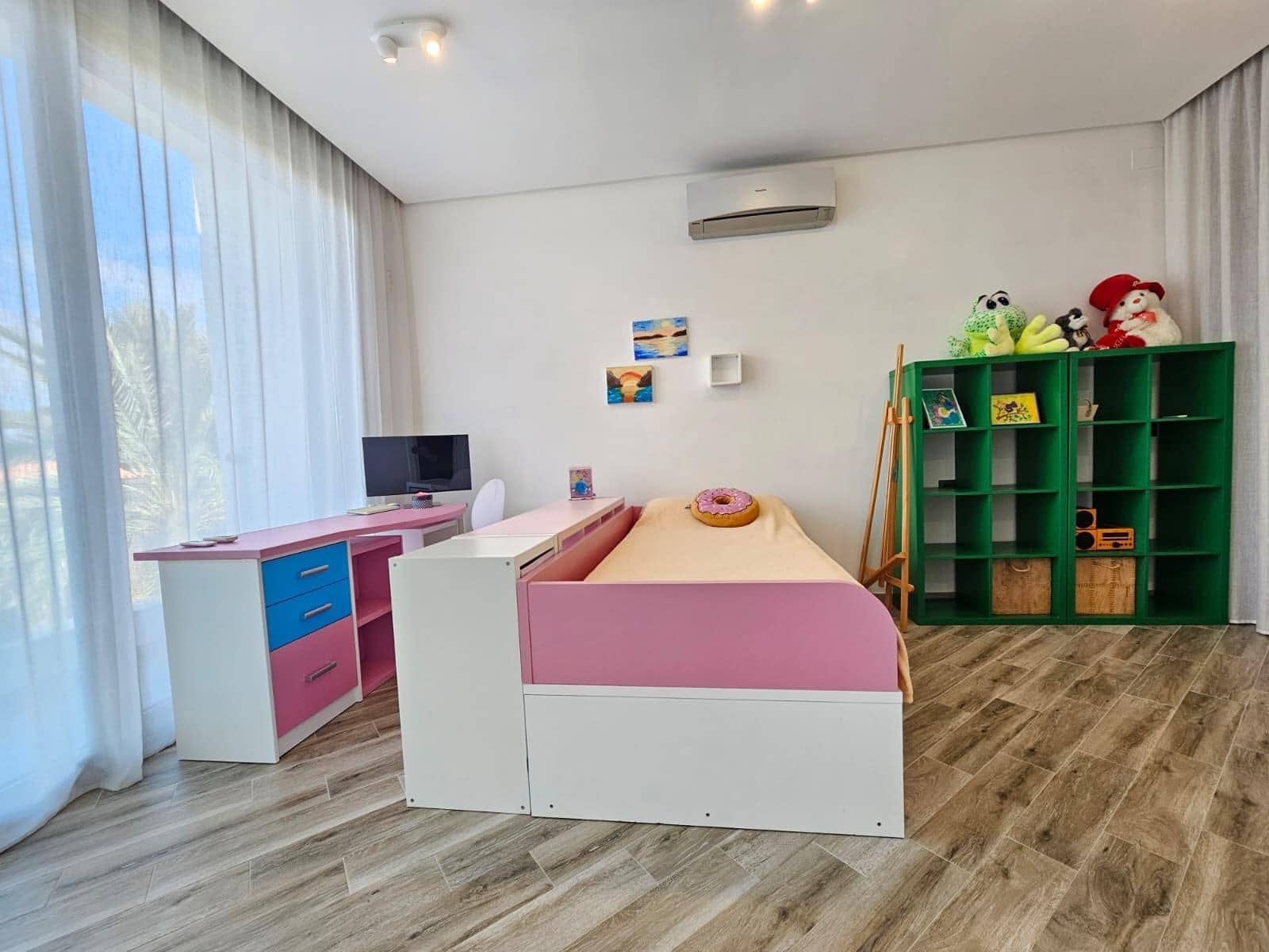 3 makuuhuone Huvila myytävänä paikassa Torrevieja mukana uima-altaan 
autotalli - 690 000 € (Ref: 9591227)