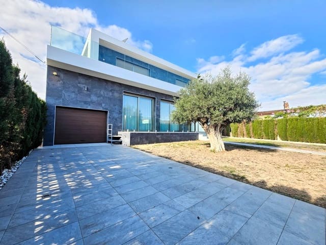 3 makuuhuone Huvila myytävänä paikassa Nueva Torrevieja, Torrevieja mukana uima-altaan 
autotalli - 690 000 € (Ref: 9591227)