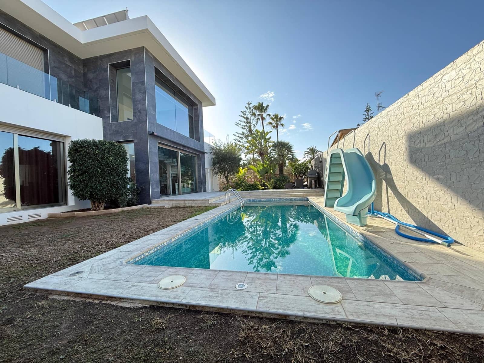 3 makuuhuone Huvila myytävänä paikassa Torrevieja mukana uima-altaan 
autotalli - 690 000 € (Ref: 9591227)