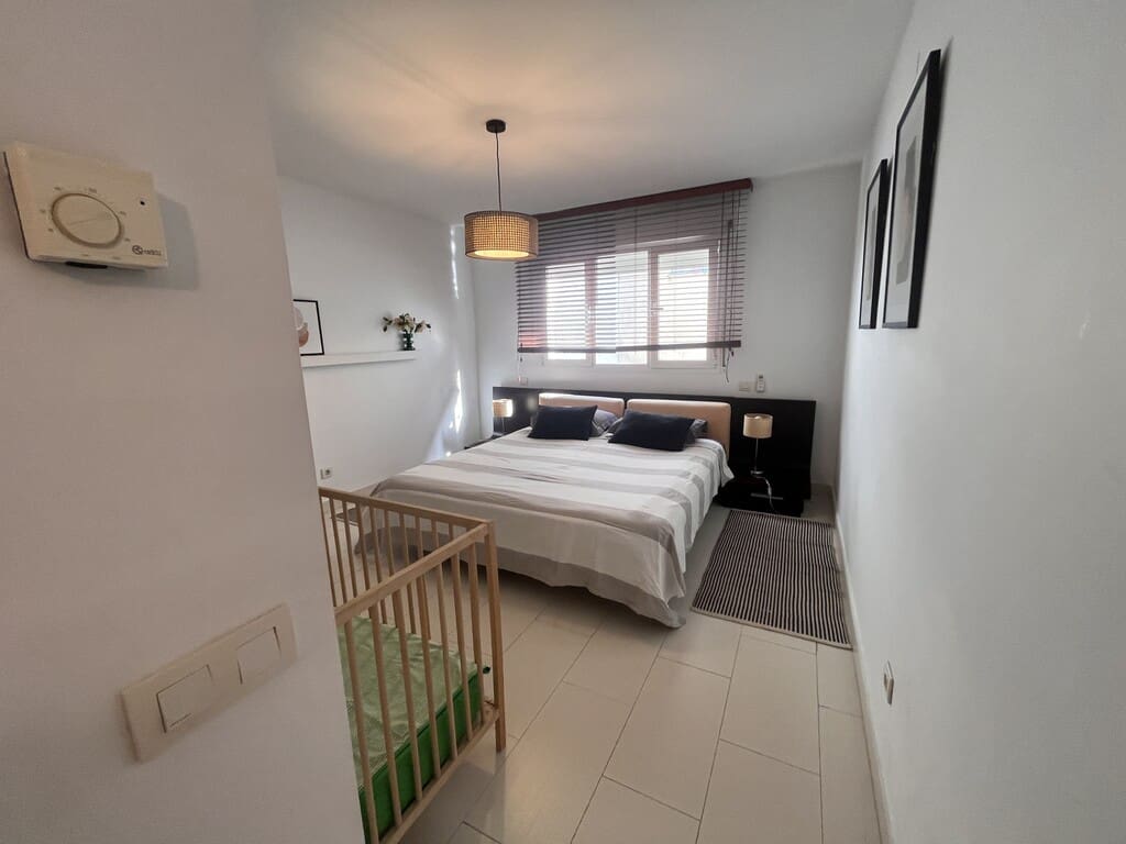 Appartement de 3 chambres à louer à Marbella - 2 400 € (Ref: 10030150)