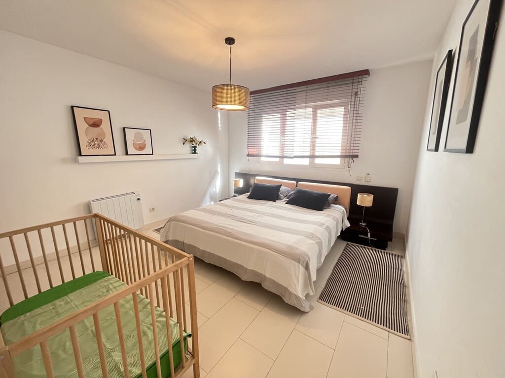 Appartement de 3 chambres à louer à Marbella - 2 400 € (Ref: 10030150)