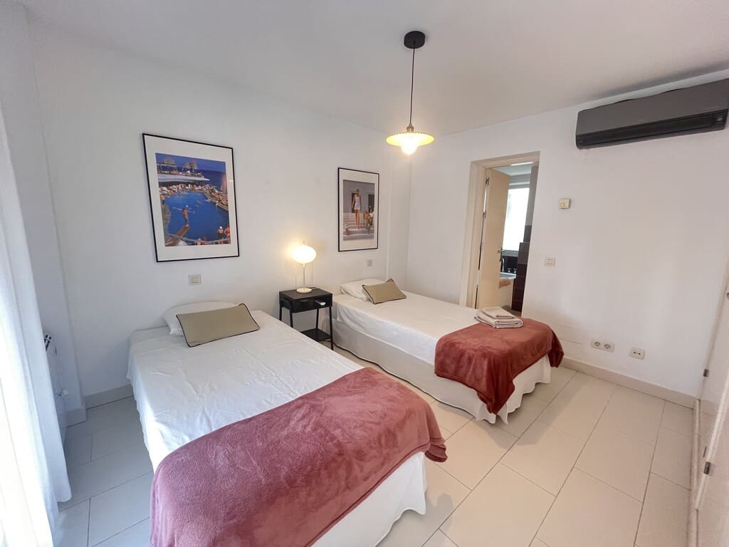 Appartement de 3 chambres à louer à Marbella - 2 400 € (Ref: 10030150)