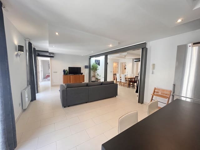 Appartement de 3 chambres à louer à Marbella Centro, Marbella - 2 400 € (Ref: 10030150)