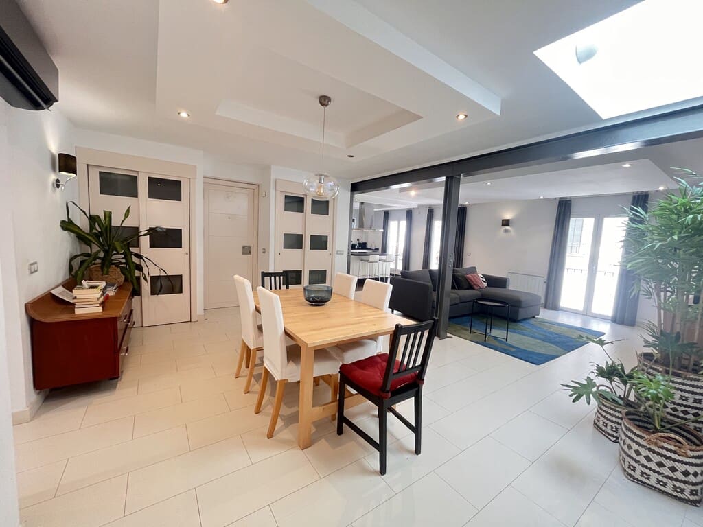 Appartement de 3 chambres à louer à Marbella - 2 400 € (Ref: 10030150)