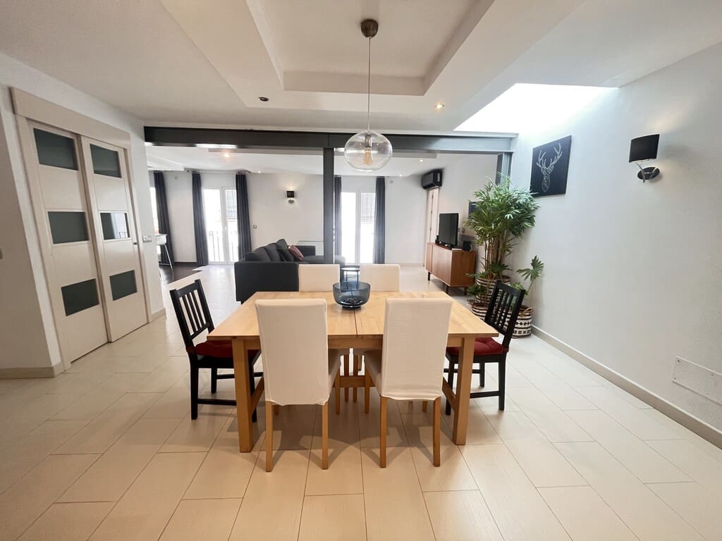 Appartement de 3 chambres à louer à Marbella - 2 400 € (Ref: 10030150)