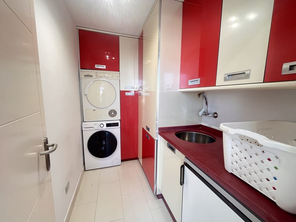 Appartement de 3 chambres à louer à Marbella - 2 400 € (Ref: 10030150)