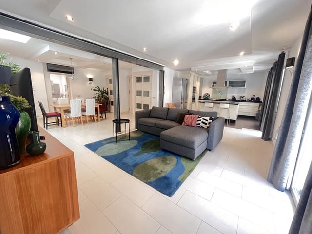 Appartement de 3 chambres à louer à Marbella Centro, Marbella - 2 400 € (Ref: 10030150)