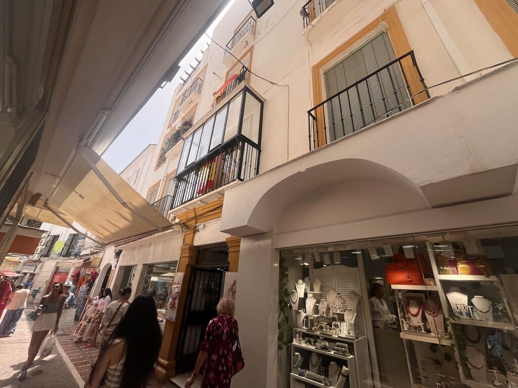 Appartement de 3 chambres à louer à Marbella - 2 400 € (Ref: 10030150)
