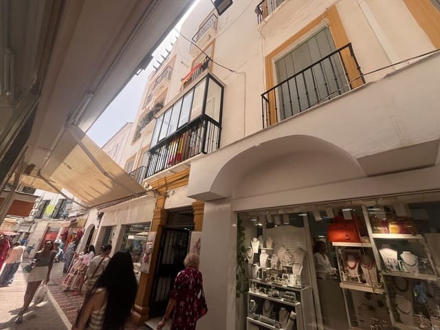 Appartement de 3 chambres à louer à Marbella Centro, Marbella - 2 400 € (Ref: 10030150)