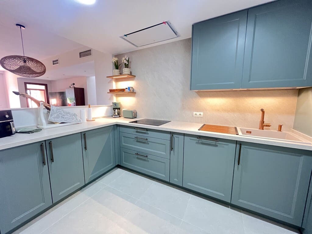 Penthouse de 3 chambres à louer à El Rosario avec piscine garage - 3 200 € (Ref: 10033536)