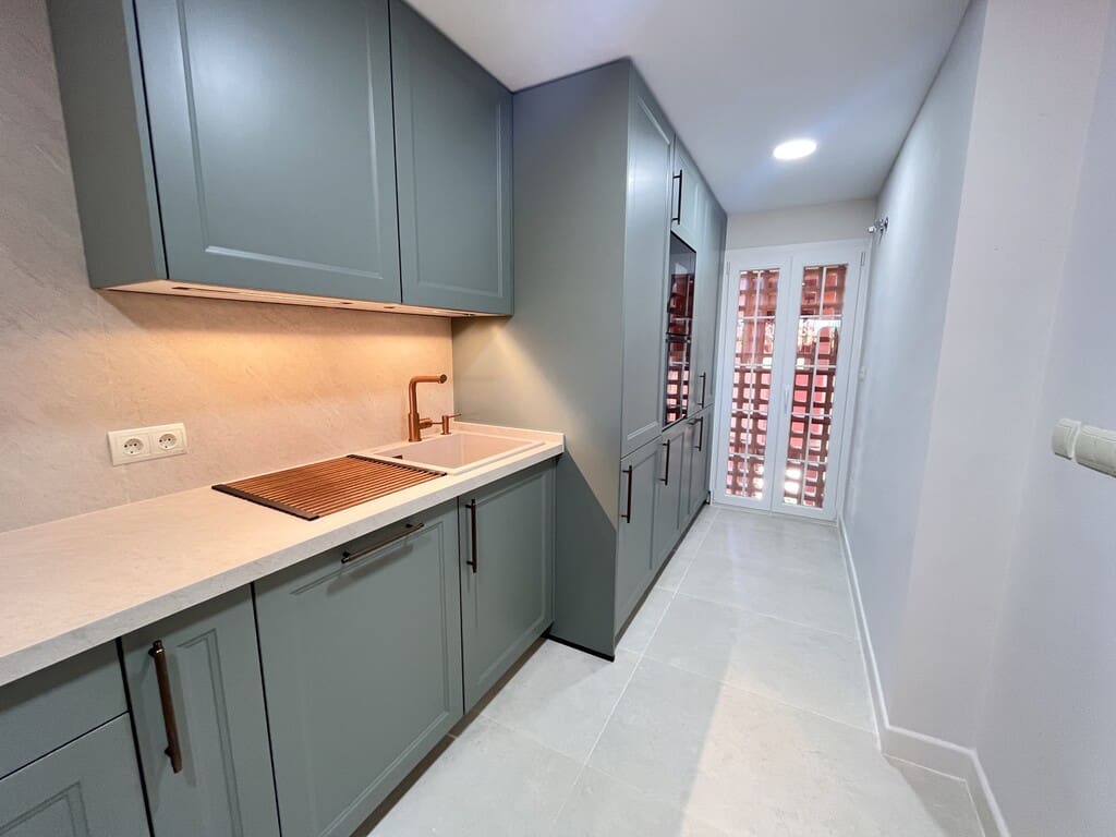 Penthouse de 3 chambres à louer à El Rosario avec piscine garage - 3 200 € (Ref: 10033536)