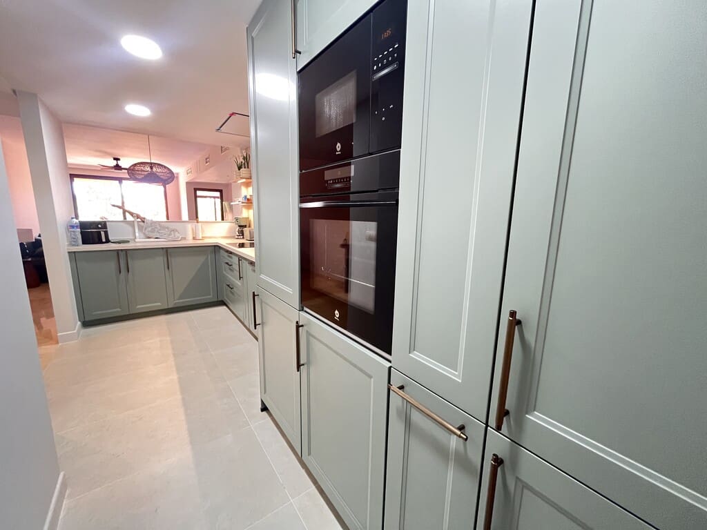 Penthouse de 3 chambres à louer à El Rosario avec piscine garage - 3 200 € (Ref: 10033536)