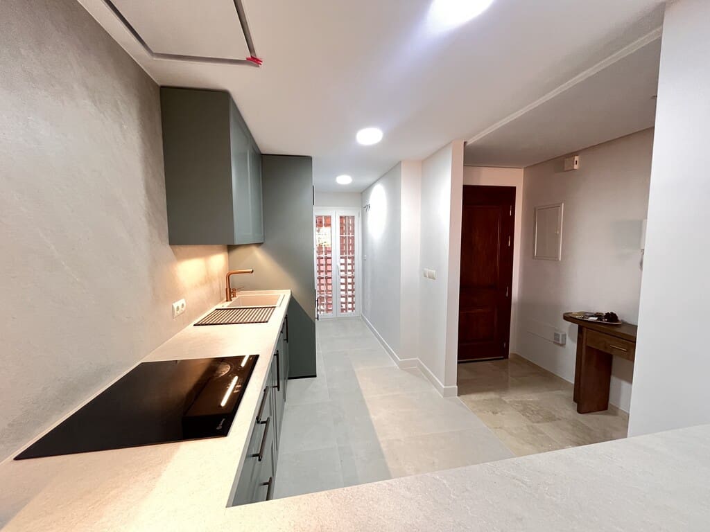 Penthouse de 3 chambres à louer à El Rosario avec piscine garage - 3 200 € (Ref: 10033536)