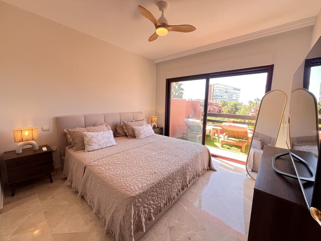 Penthouse de 3 chambres à louer à El Rosario avec piscine garage - 3 200 € (Ref: 10033536)
